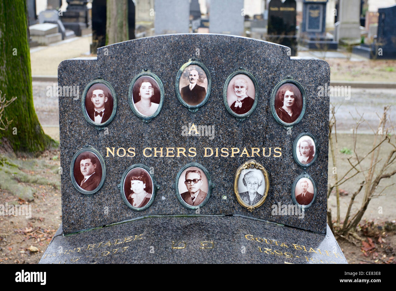 Engagement für verschwundene Juden auf einem Grabstein in Pantin Friedhof, Nord-östlichen Vororten von Paris, Frankreich Stockfoto