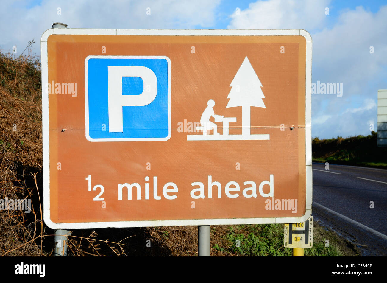 Ein Parkplatz und Picknick Bereich Zeichen in Cornwall, Großbritannien Stockfoto