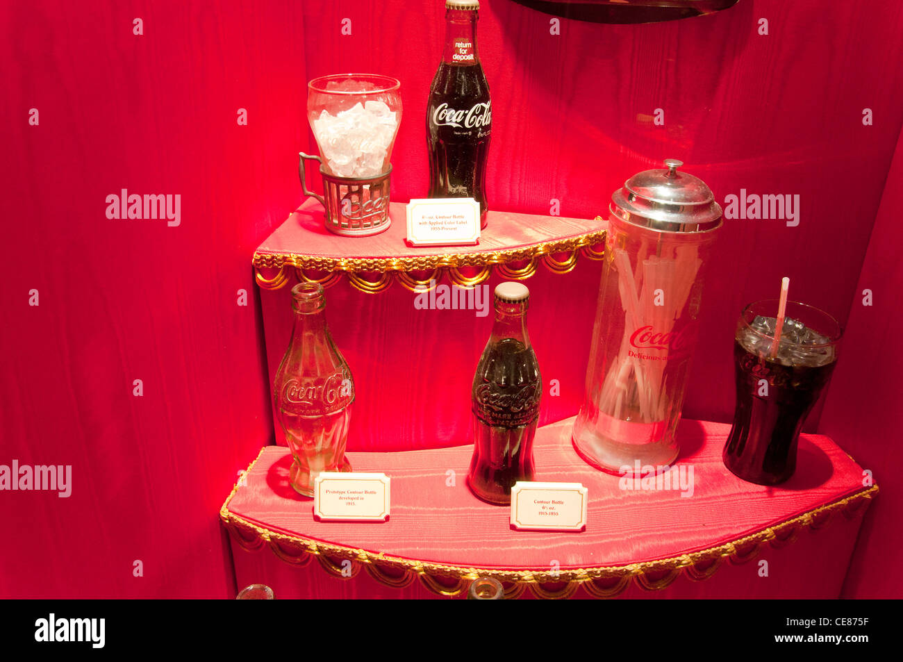 Vintage Coca-Cola Flasche und Glas Stockfoto