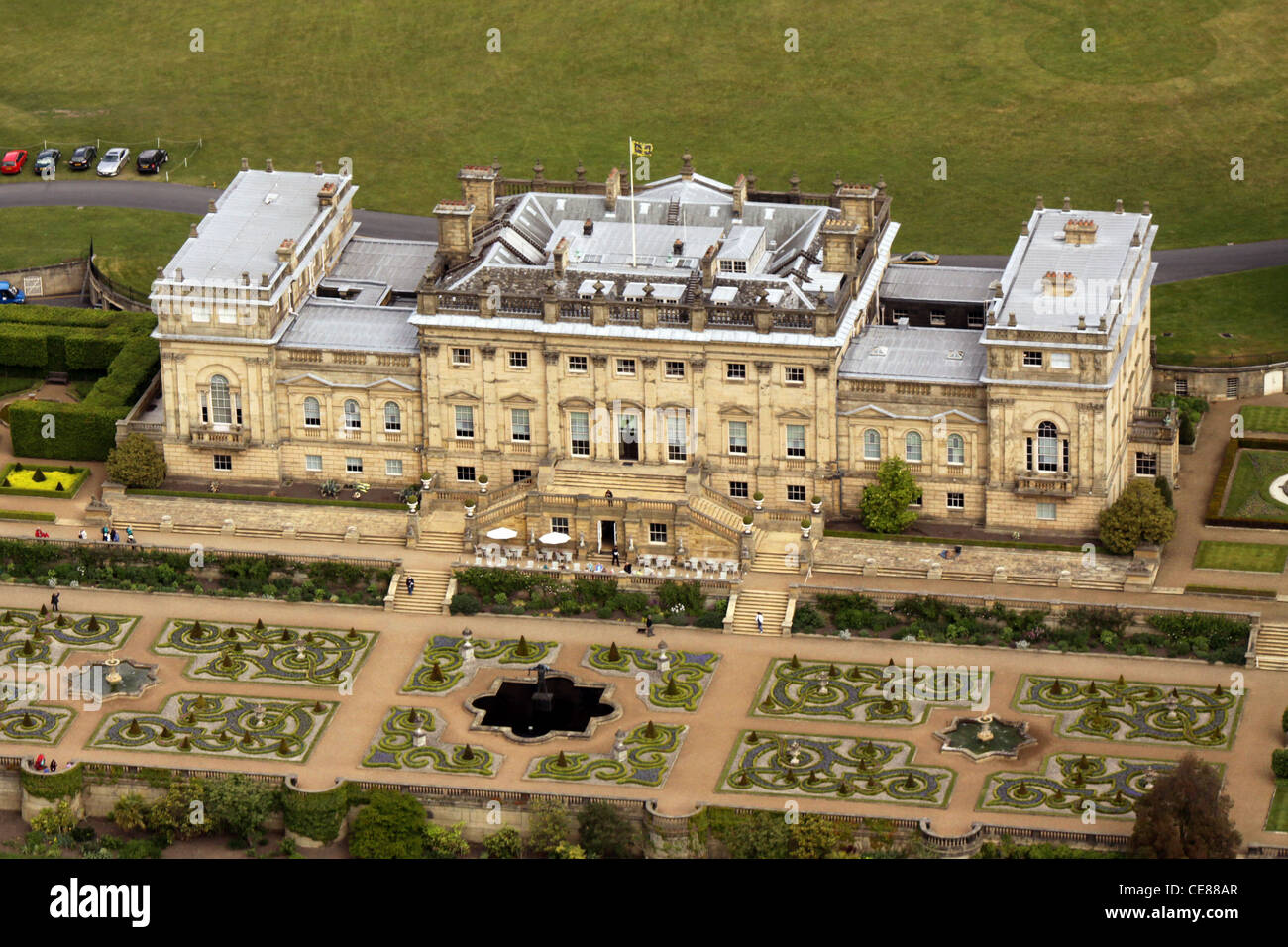 Luftaufnahme des Harewood House Herrensitz, nördlich von Leeds, aufgenommen von über 1500' Stockfoto