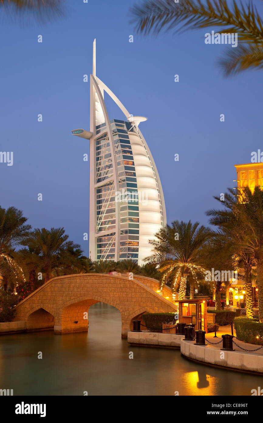 Dubai, Madinat Jumeirah und Burj al Arab Hotel Stockfoto