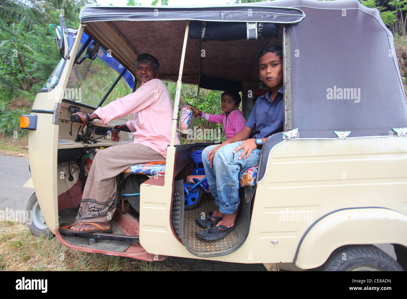 Sri Lanka, Provinz, der Sabaragamuwa, Tuk Tuk-Fahrer Stockfoto