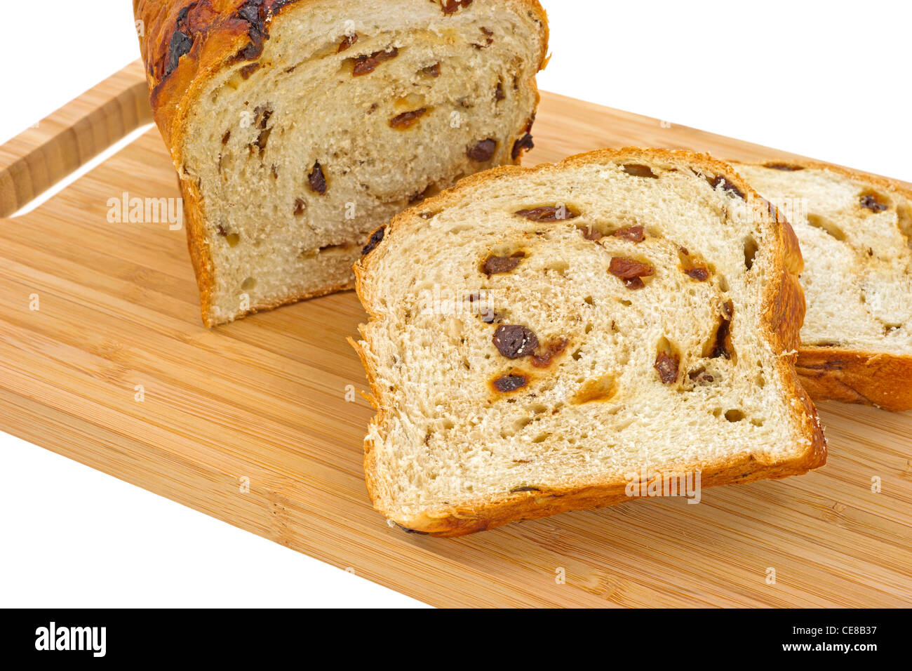 Nahaufnahme-Rosinen-Brot in Scheiben geschnitten auf Holz Schneidebrett Stockfoto