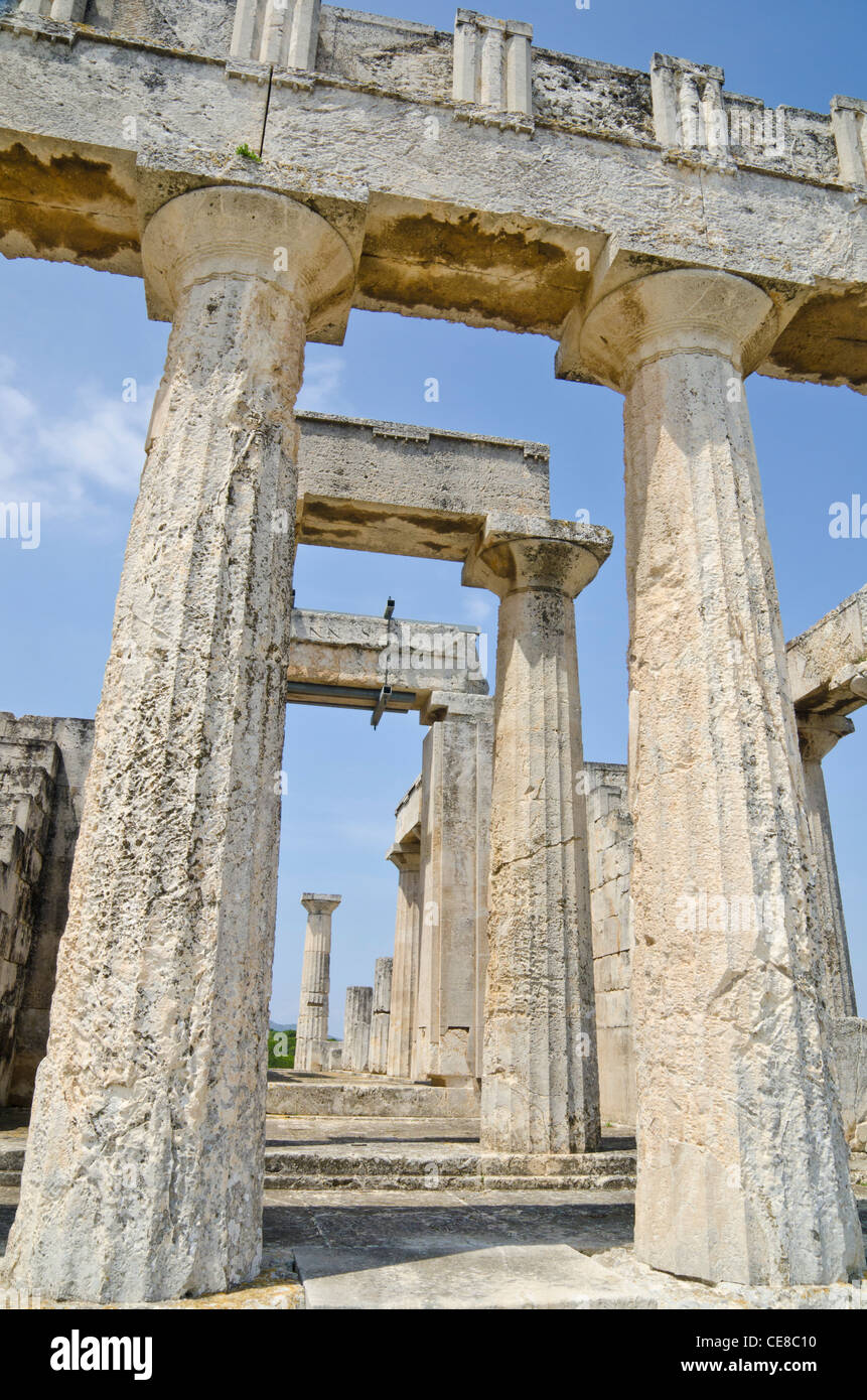 Imposante dorischen Säulen des Tempels der Aphaia, Aegina Island, Griechenland Stockfoto