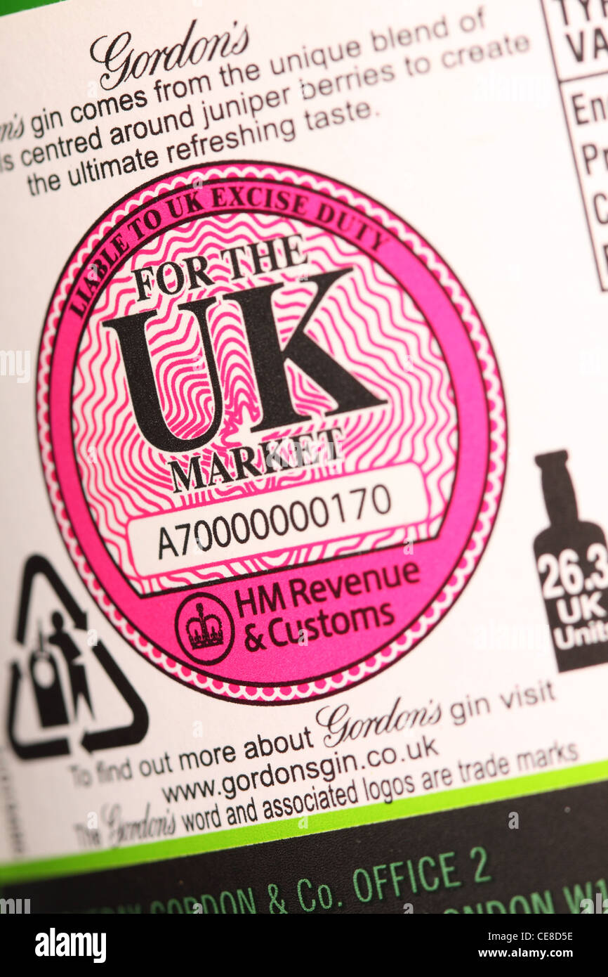 HMRC UK Alkohol Verbrauchsteuern Pflicht Steuer Label Logo auf eine Flasche gin Stockfoto