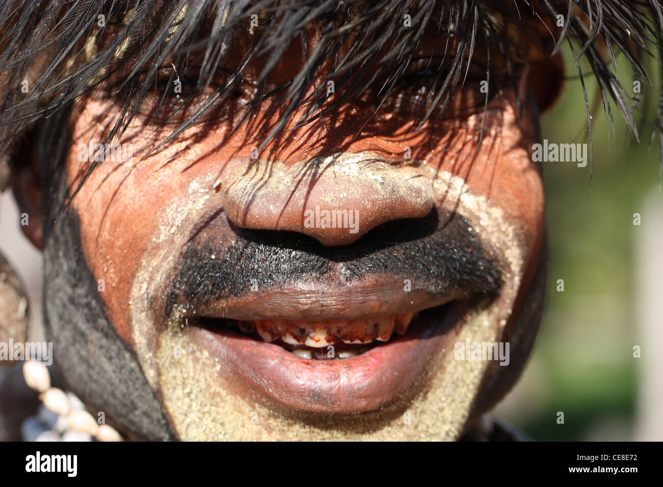 Stammesangehörige aus einem abgelegenen Dorf am Fluss Karawari in Papua-Neu-Guinea Stockfoto