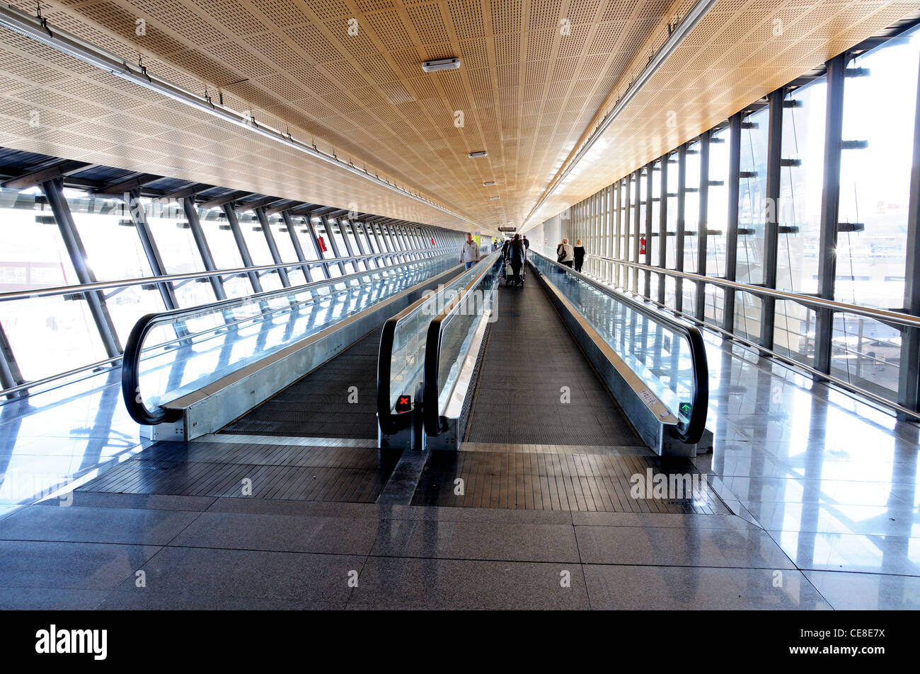 Flughafen Travelator, Malaga, Malaga Provinz, Costa Del Sol, Andalusien, Spanien, Westeuropa. Stockfoto