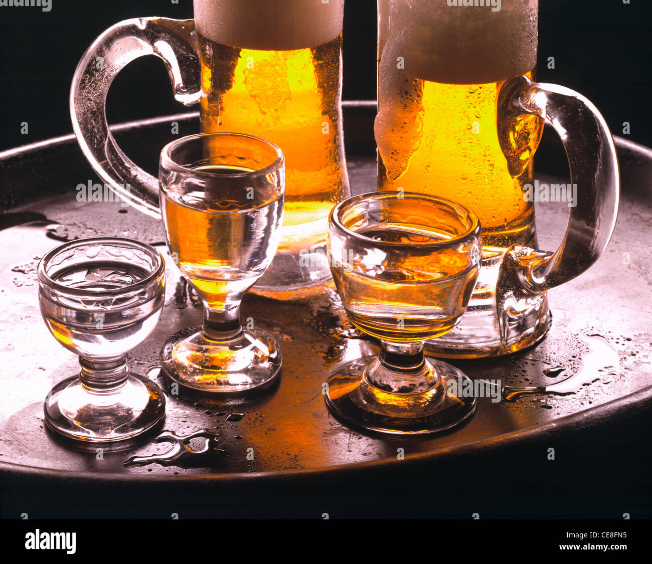 Dennoch: Bier und Schnaps Stockfotografie - Alamy