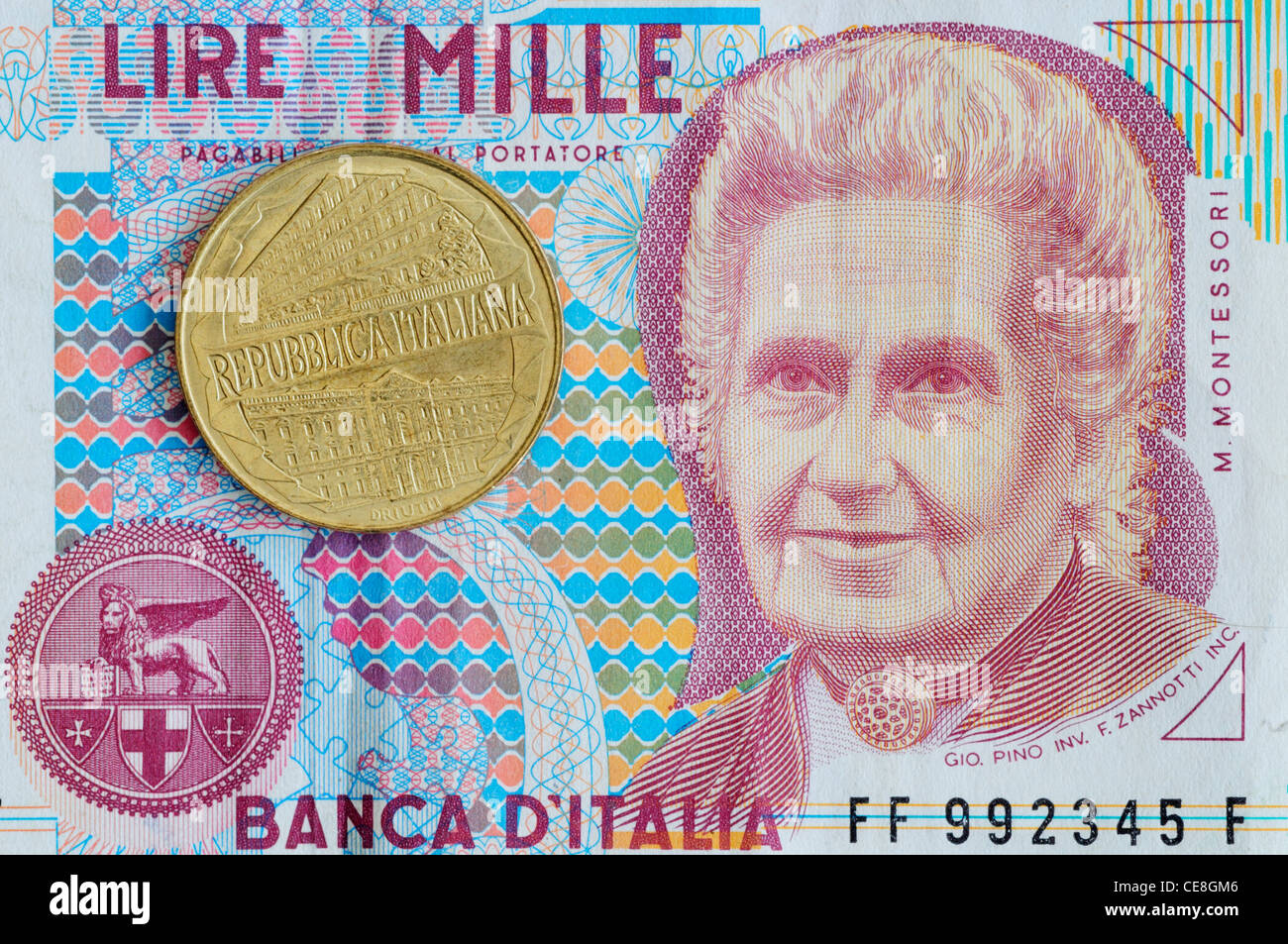 Italienische 1000 Lira Banknote und 200 Lira-Münze Stockfoto