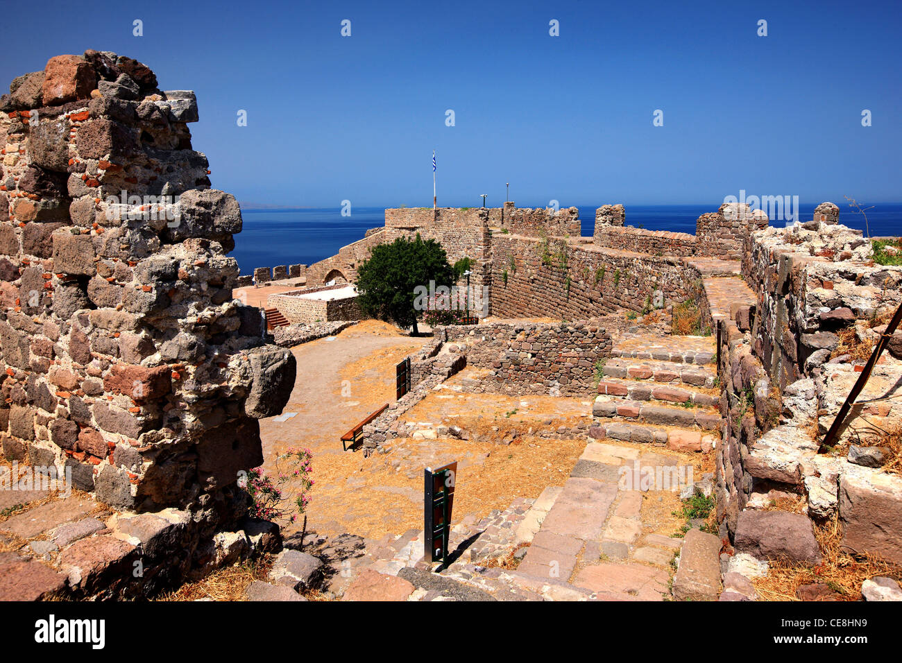 "Inside" Blick auf die Burg von Molyvos, Lesbos Insel, Nördliche Ägäis, Griechenland Stockfoto