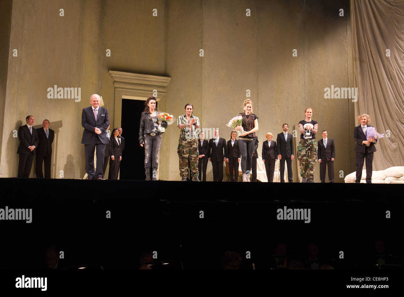 Vorhang für die Besetzung von Mozarts Cosi Fan Tutte, Covent Garden Opera House, London, UK Stockfoto