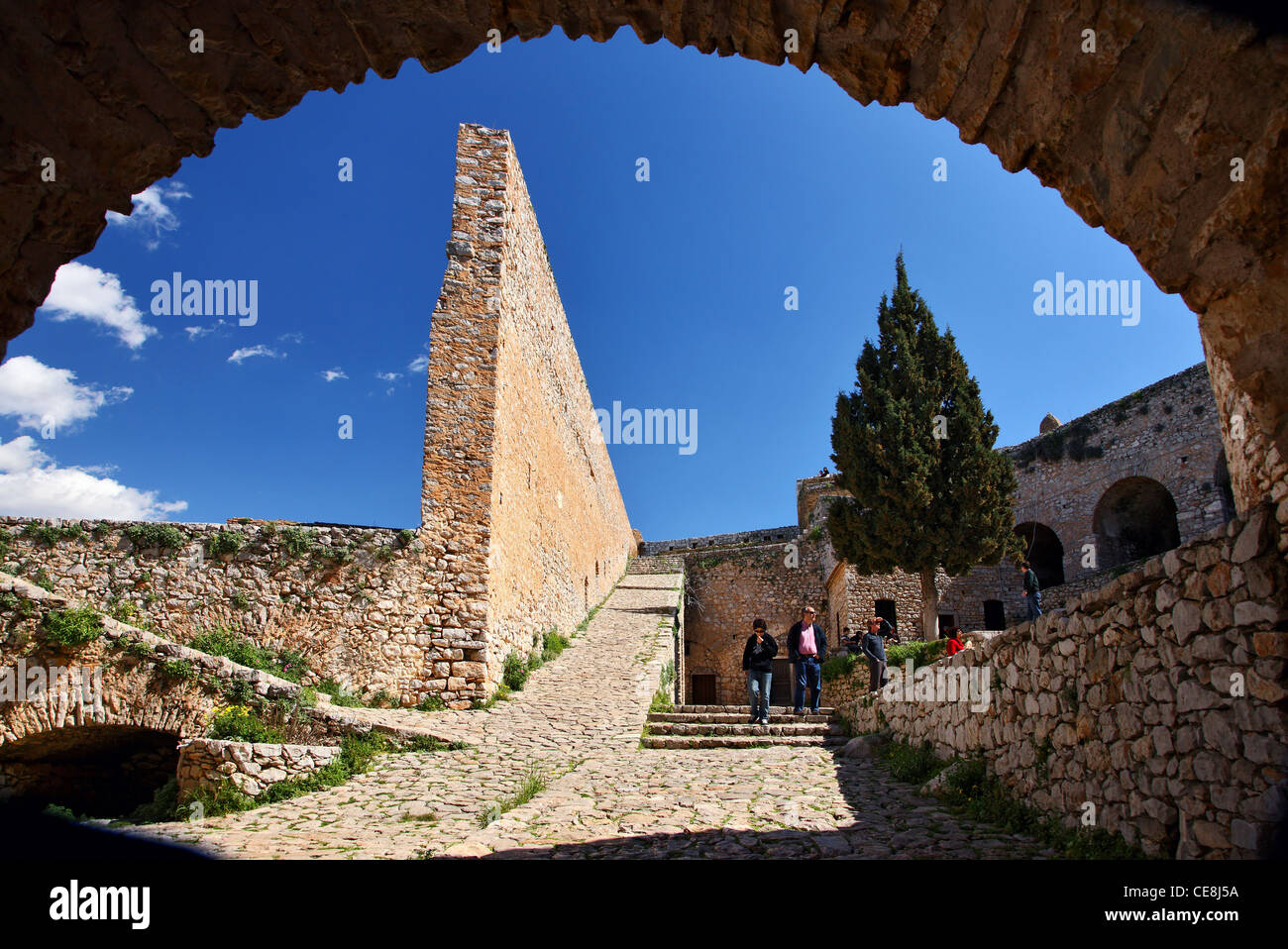 "Inside" Blick auf die Burg Palamidi, der imposanteste unter den 3 Schlössern von Nafplion Stadt, Argolis, Peloponnes, Griechenland Stockfoto