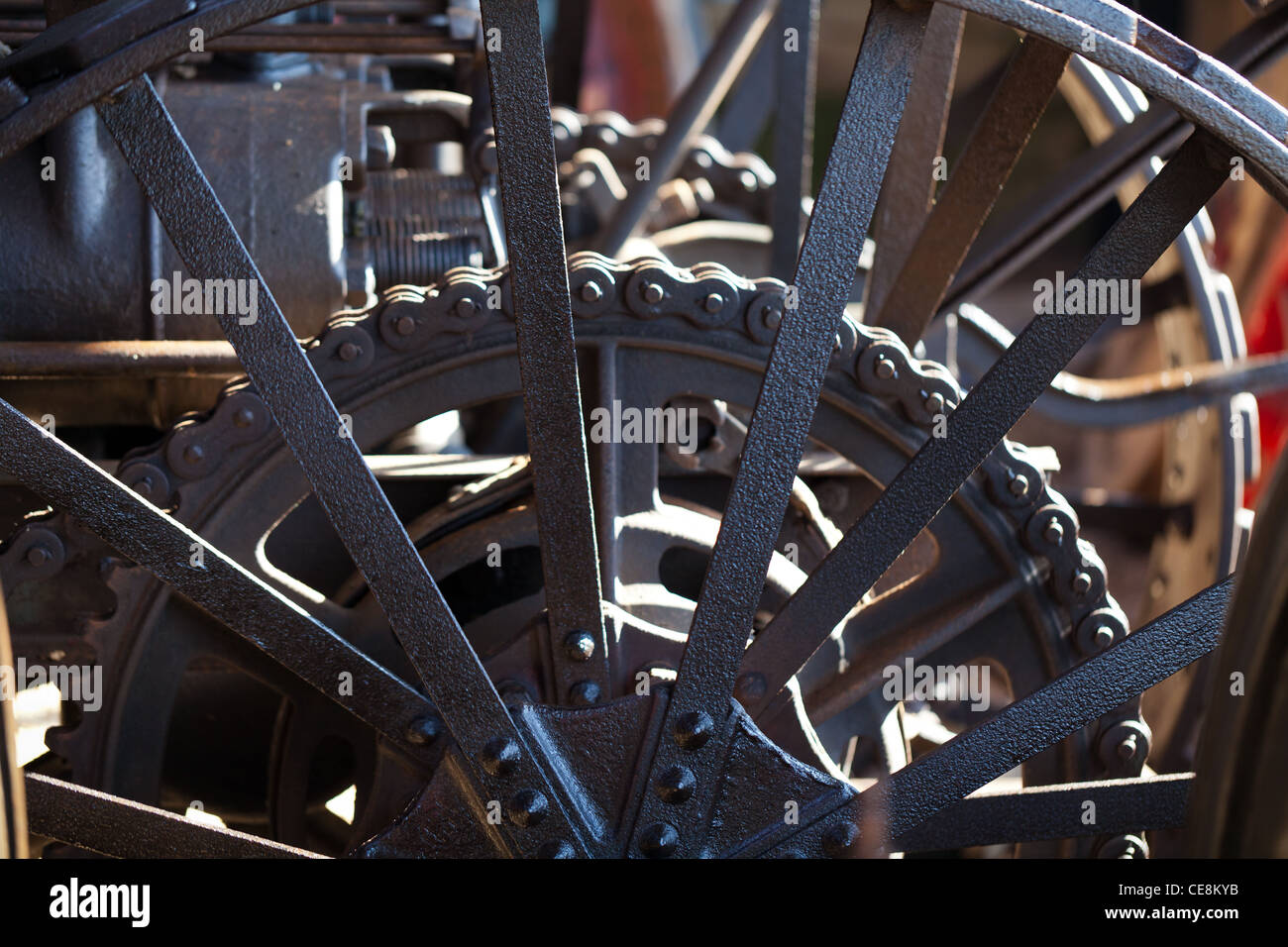 Die Kette und die Räder von einer altmodischen Dampflokomotive Stockfoto