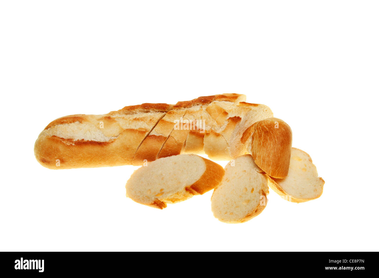 Knusprigem Baguette Brötchen schneiden Sie in Scheiben isoliert gegen weiß Stockfoto