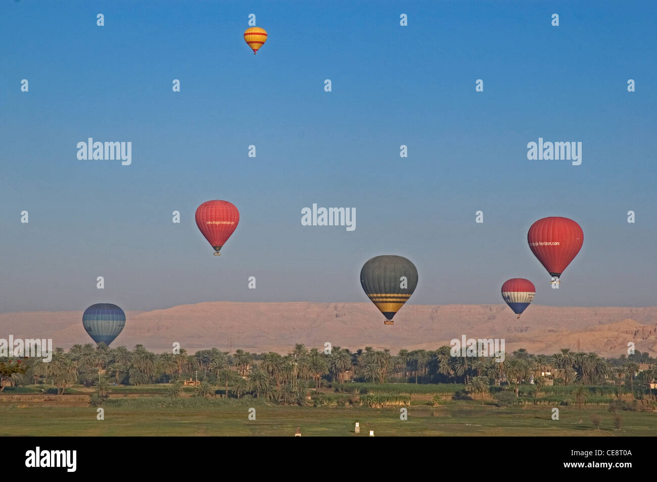 Nordafrika, Ägypten, Luxor, Luftballons über das Westjordanland bei Sonnenaufgang Stockfoto