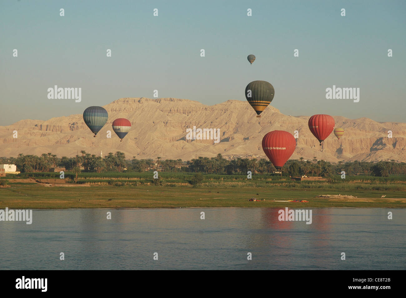 Nordafrika, Ägypten, Luxor, Luftballons über das Westjordanland bei Sonnenaufgang Stockfoto