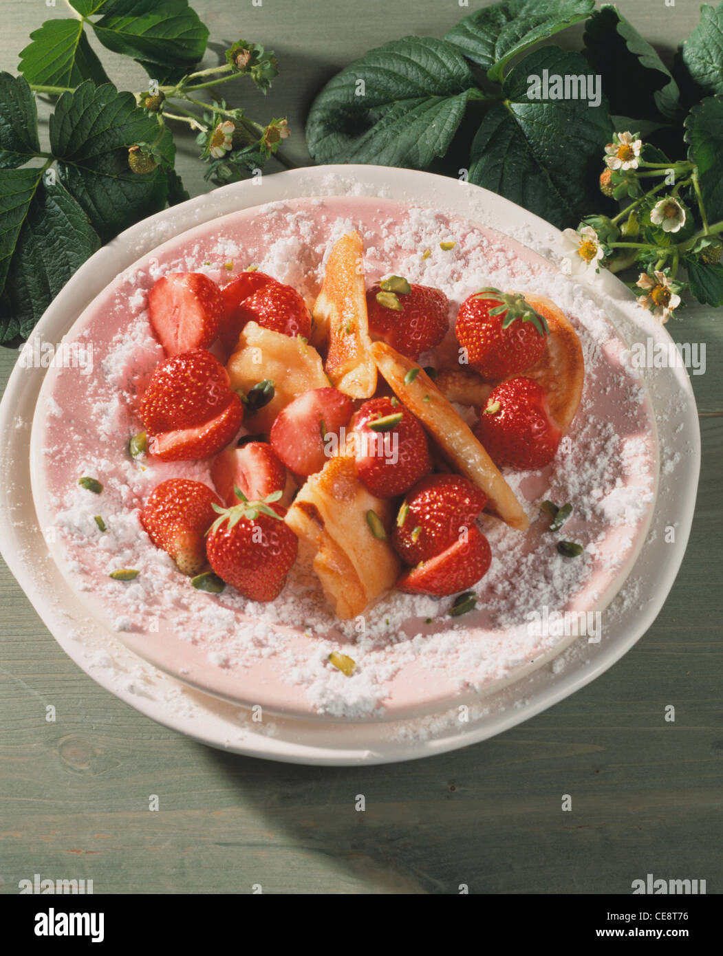 "Pfannkuchen" mit Erdbeeren und Orangenlikör Stockfoto