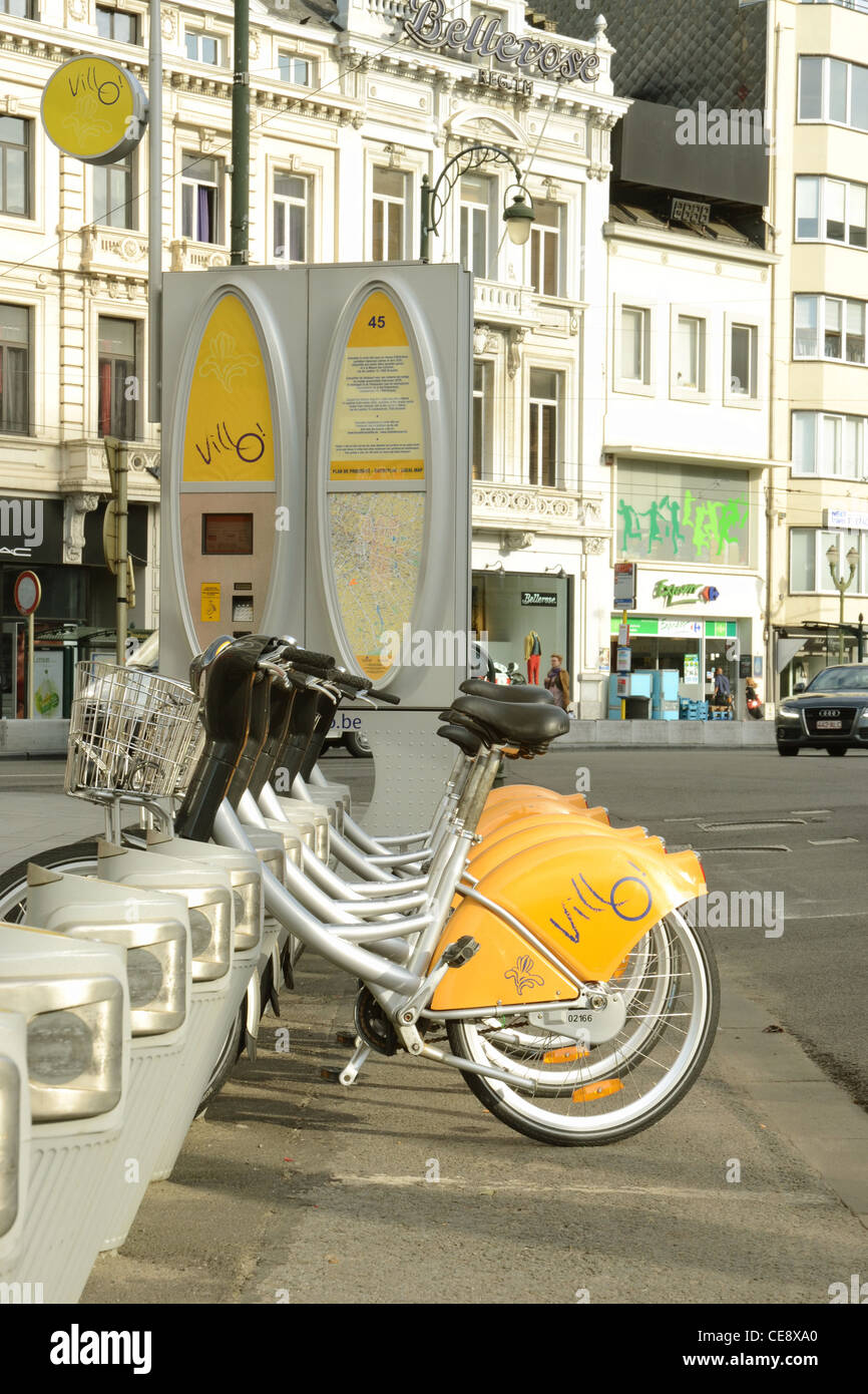 Fahrradverleih von u-Bahnstation an der Avenue Louise in Brüssel, Belgien Stockfoto