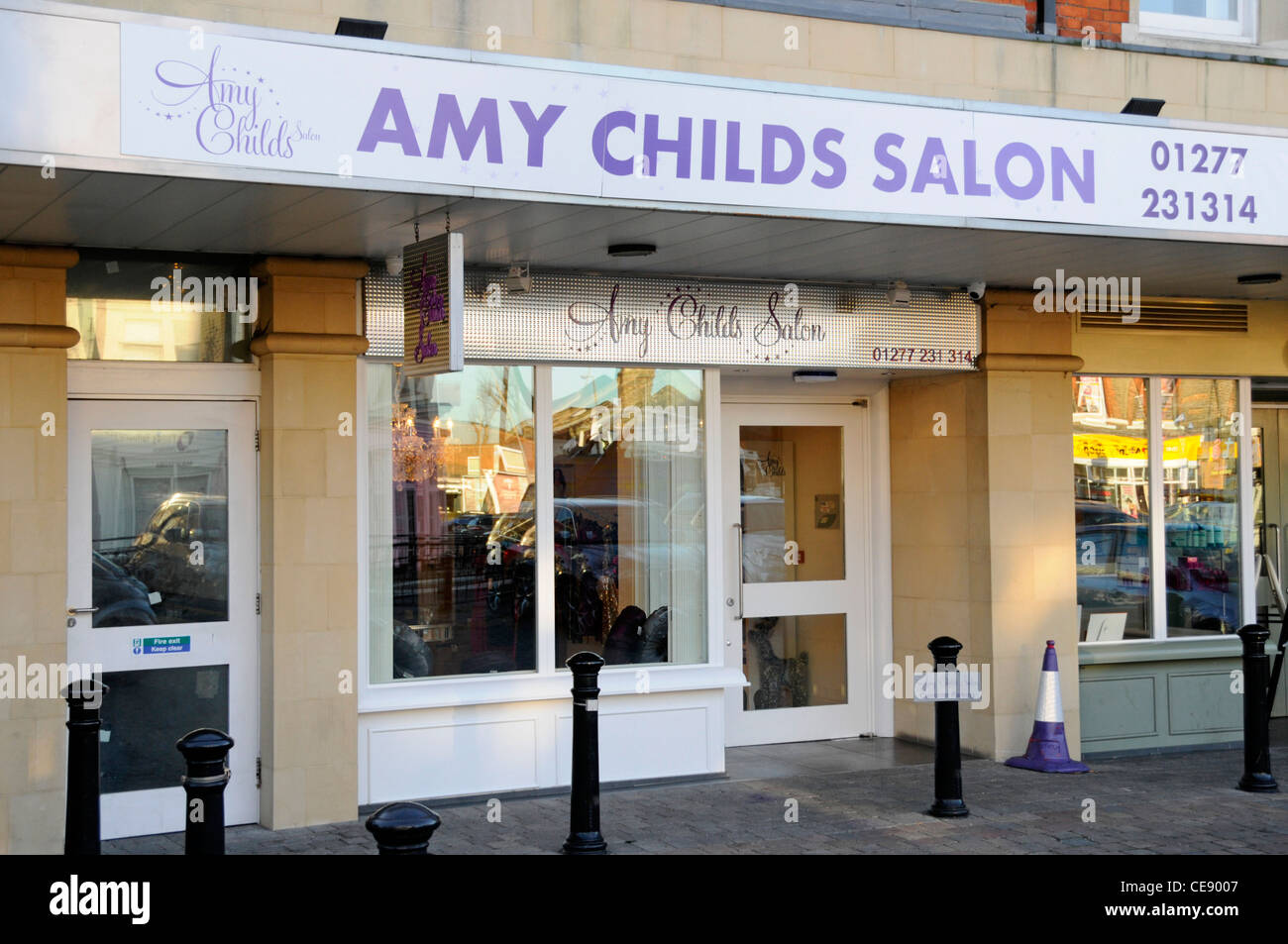 Amy Childs (aus TV-Show "der einzige Weg ist Essex") Friseursalon Stockfoto