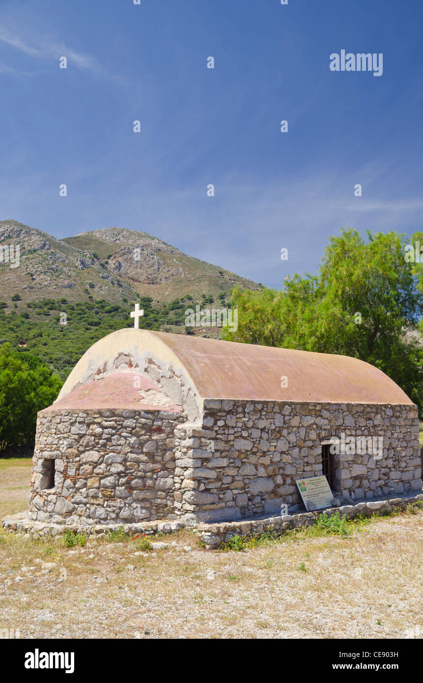Fass überdachte Kirche Livadia, Tilos Island, Griechenland Stockfoto