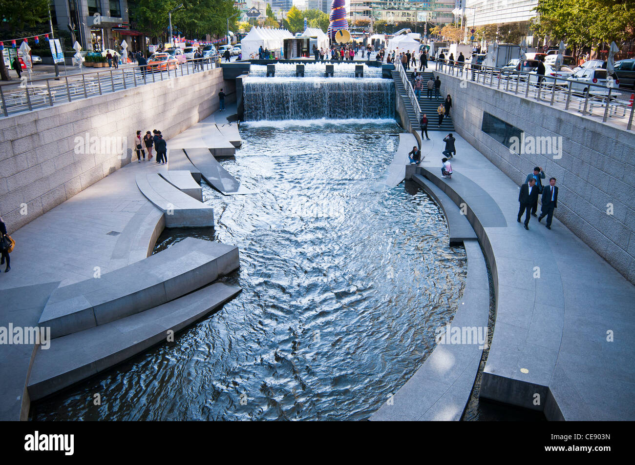 Cheonggyecheon, modernen öffentlichen Erholungsraum wurde 2005 eröffnet, heute beliebt bei Einheimischen und ausländischen Touristen, Seoul, Korea Stockfoto