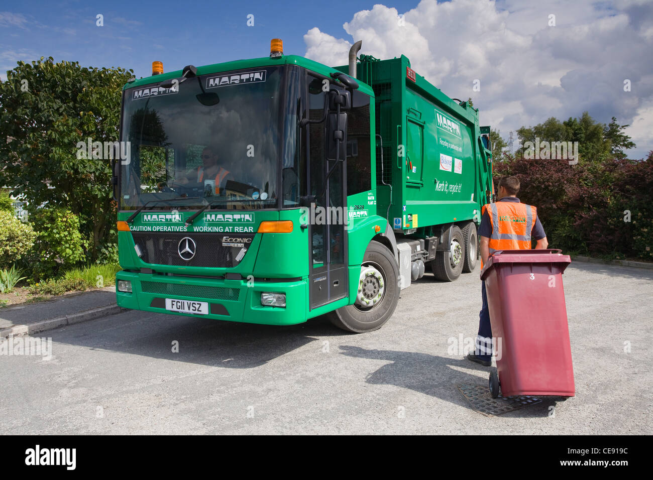 Curbside Sammlung von Abfällen zur Verwertung in England stattfindet Stockfoto