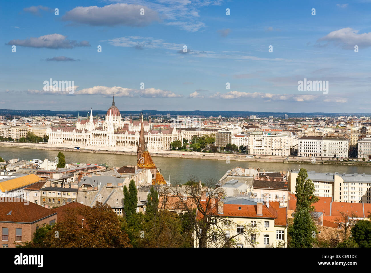 Das Parlament (Orszaghaz) und Donau (Duna) gesehen von Castle Hill District, Budapest, Ungarn. Stockfoto