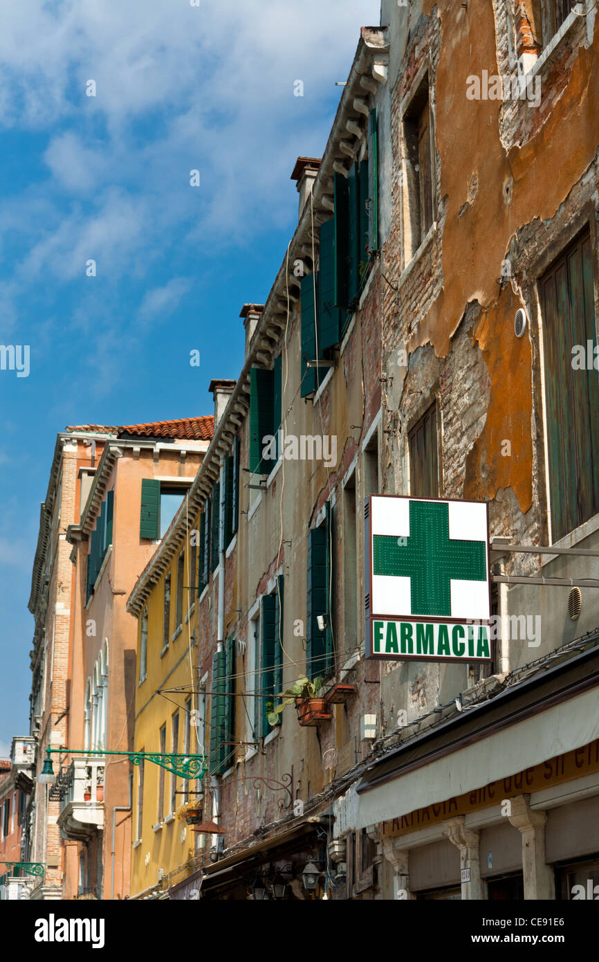 Apotheke-Zeichen in der romantischen Stadt Venedig, Italien Stockfoto