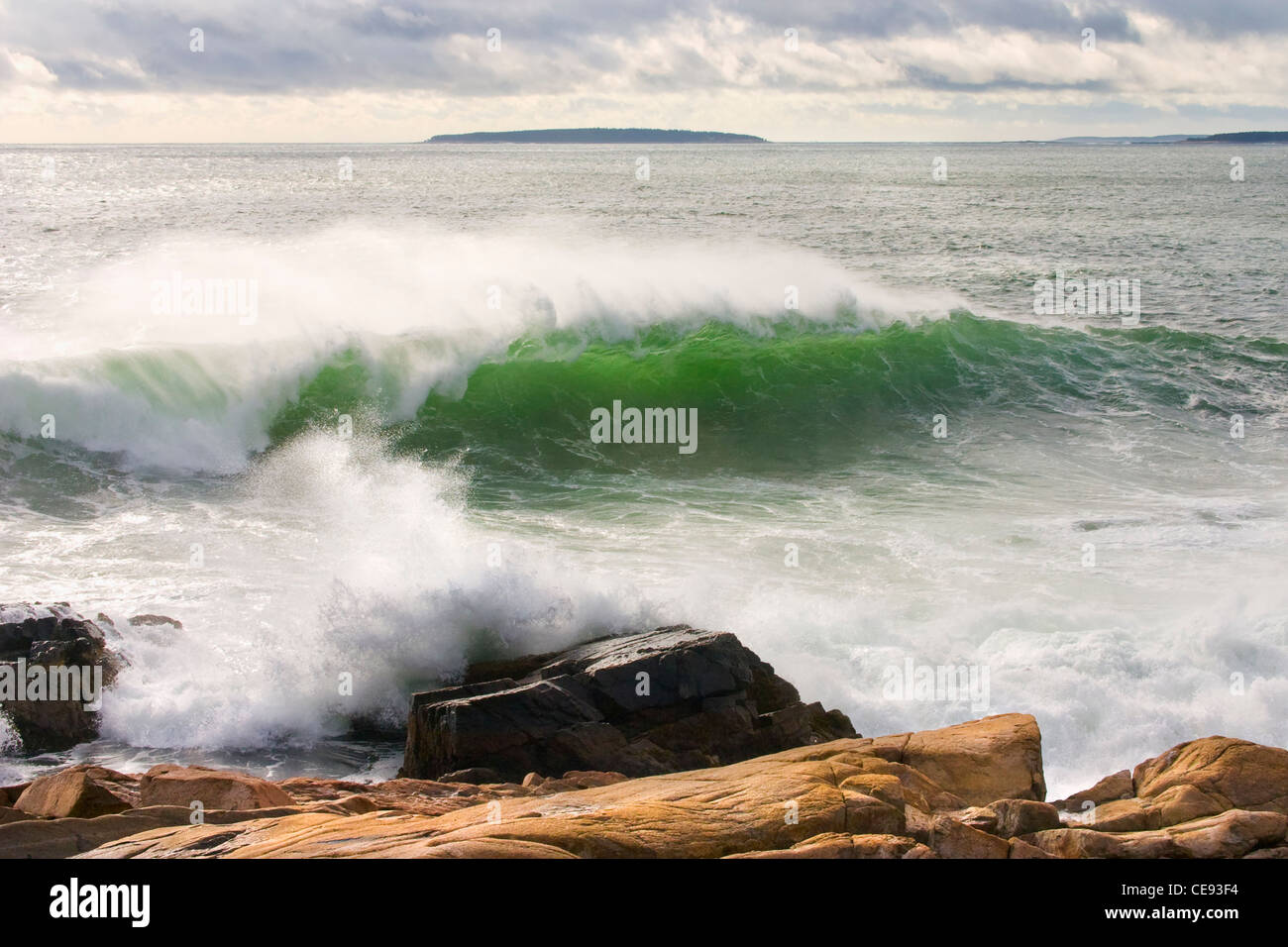 Schweren Surf in der Nähe von West Point Acadia Nationalpark Maine. Stockfoto