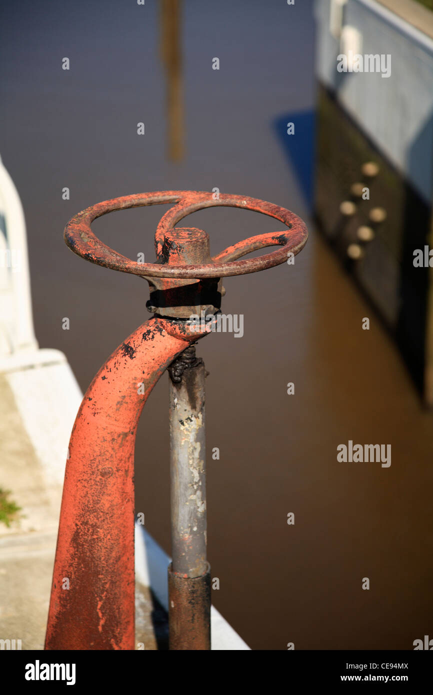 Schleuse Ventil, Fluss Elbe, Haseldorf, Hamburg, Deutschland. Stockfoto