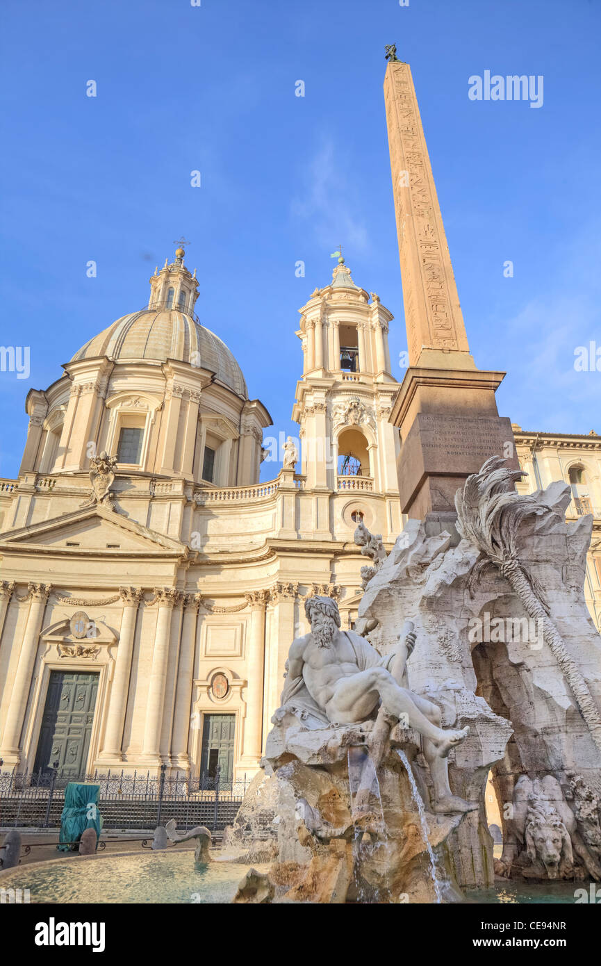Die vier Flüsse Brunnen - Brunnen der vier Flüsse - auf der Piazza Navona in Rom, Lazio, Italien. Stockfoto
