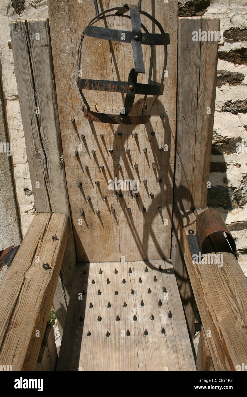 Tortural Stuhl in der Burg Bitov, Soutehrn Mähren, Tschechien Stockfoto