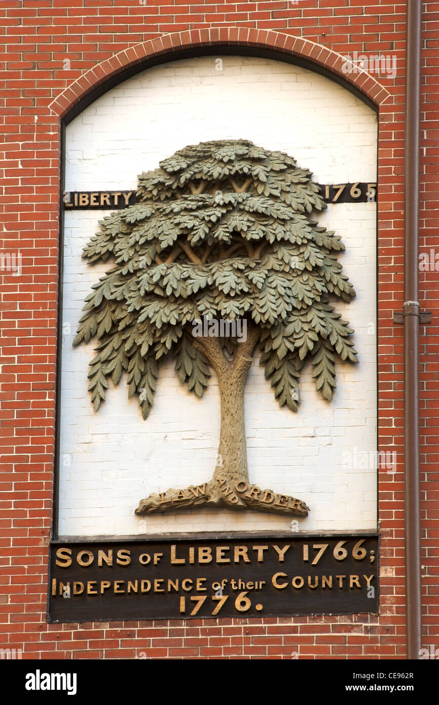 Denkmal auf dem Liberty Tree Block Gebäude auf dem Gelände des berühmten Liberty Tree in Boston, Massachusetts, USA. Stockfoto