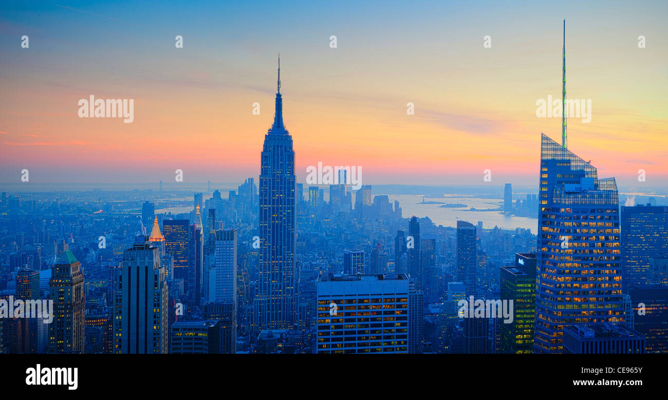 Empire State Building bei Sonnenuntergang vom Top des Rock-Observatoriums Stockfoto