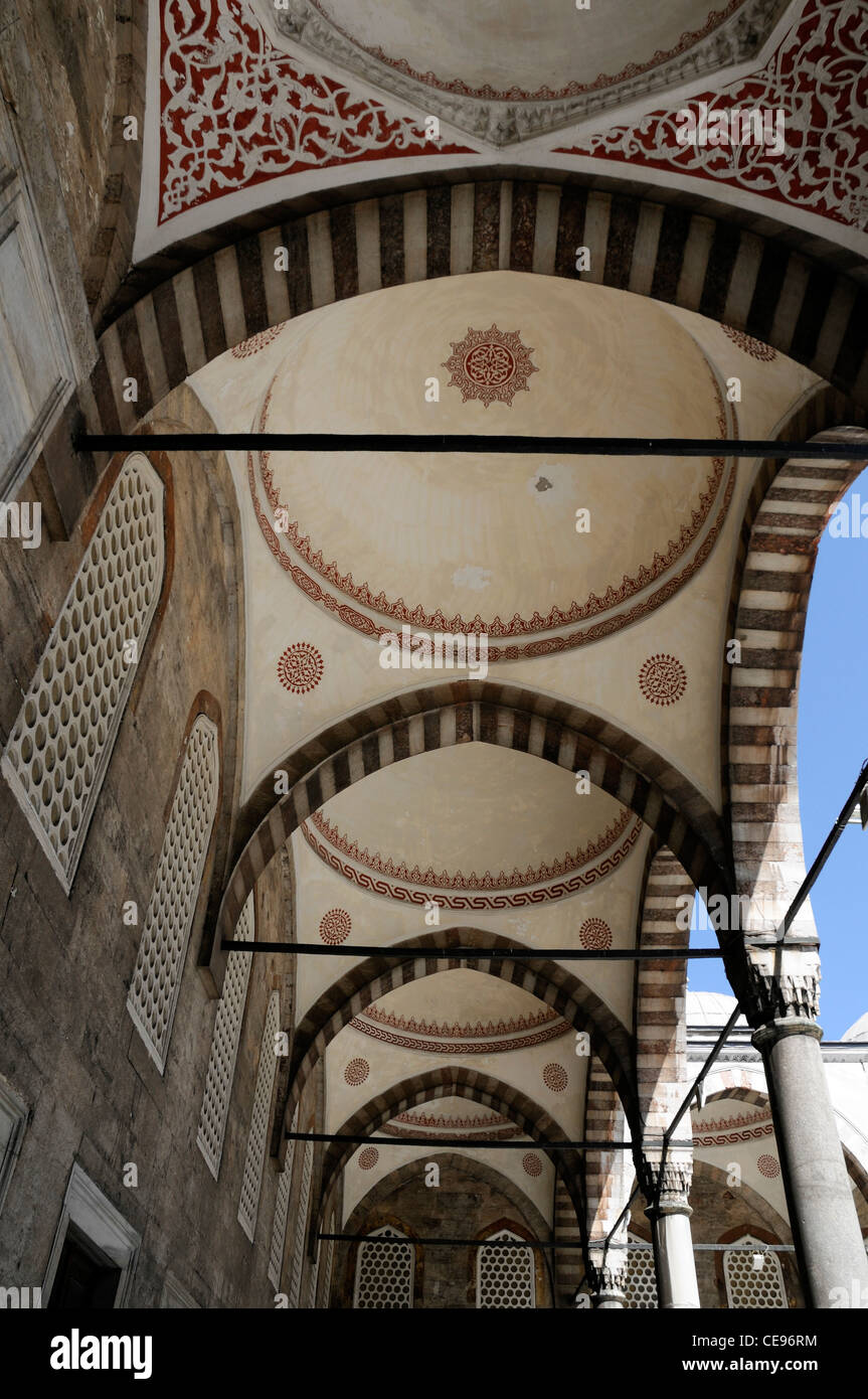 Blaue Moschee Sultan Ahmed Moschee Istanbul-Türkei verzierten dekoriert Kuppeln gewölbt Kunst Struktur architektonischen Islam Muslim Stockfoto