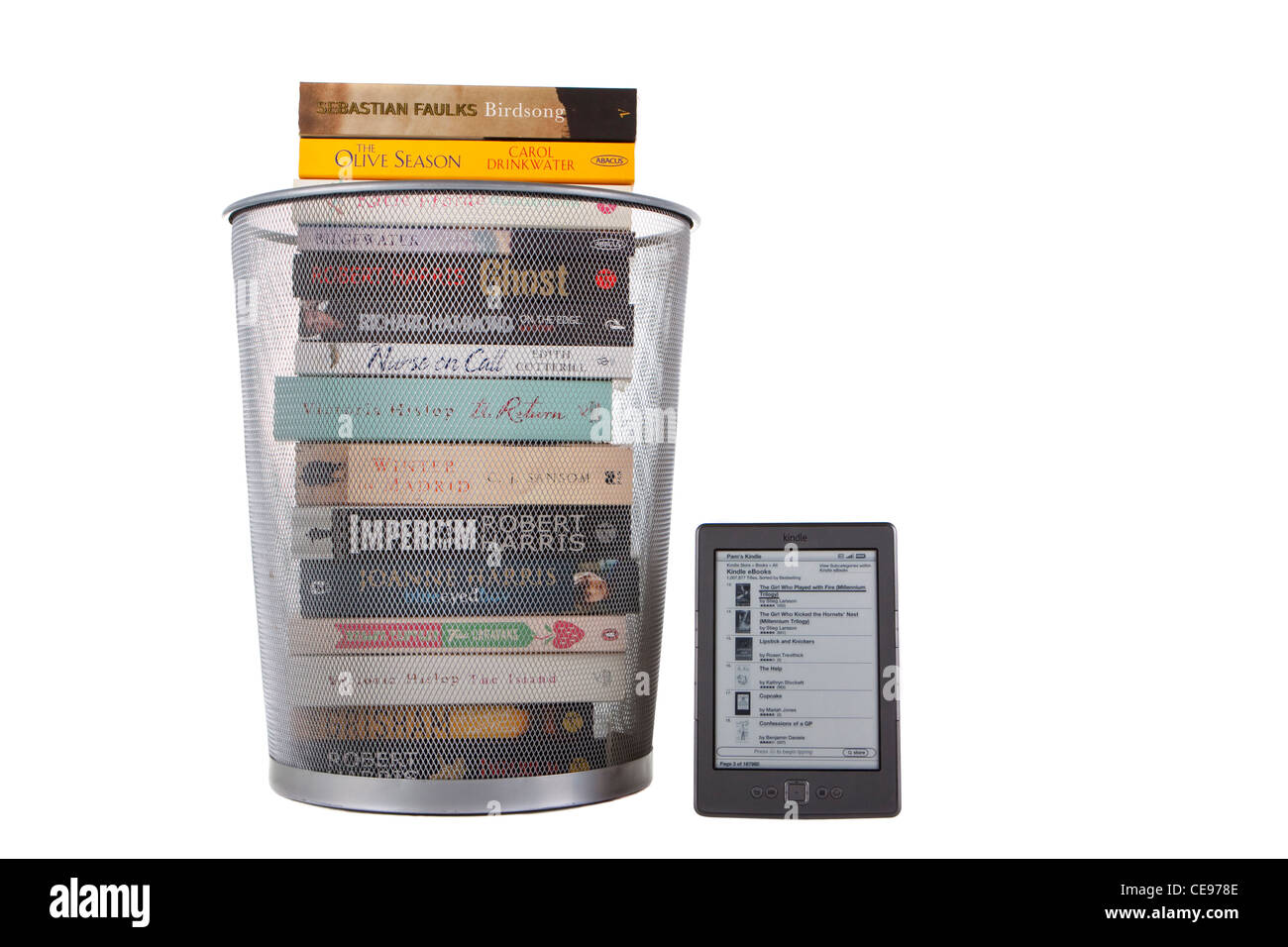 Neuer Technologie Kindle ersetzen alte Bücher in Abfall Eimer Stockfoto