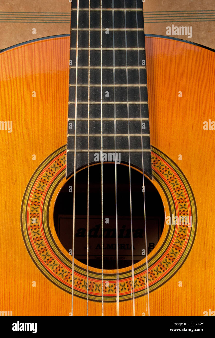 Nahaufnahme von einer alten spanischen Gitarrengriffbrett Stockfoto