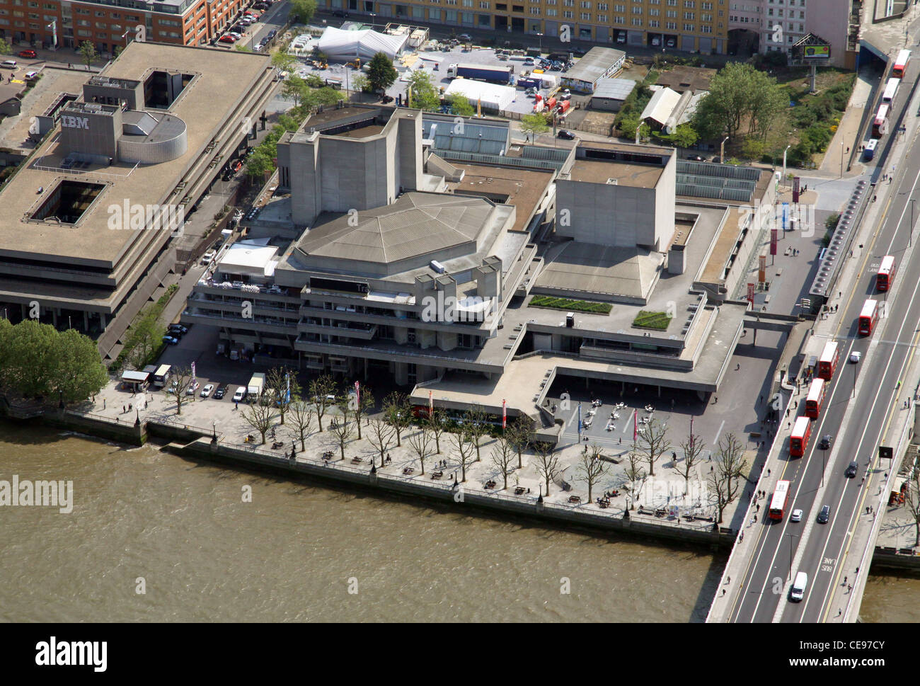 Luftaufnahme des Nationaltheaters, südlichen Ufer der Themse, London SE1 Stockfoto
