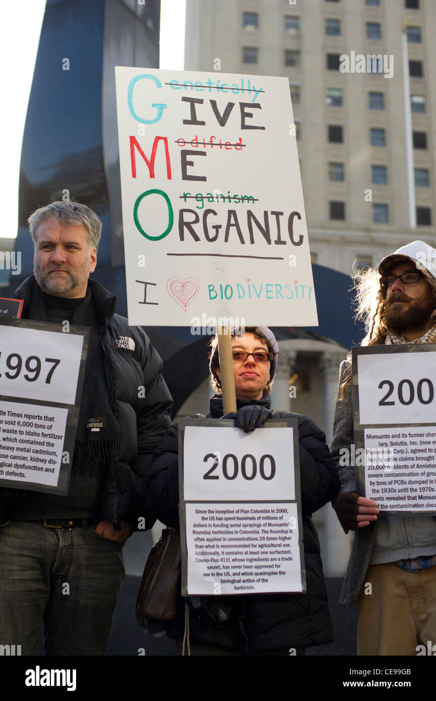 Aktivisten sammeln zur Unterstützung der OSGATA Bauern in ihren Klagen gegen Monsanto Stockfoto