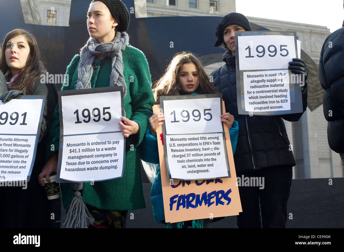 Aktivisten sammeln zur Unterstützung der OSGATA Bauern in ihren Klagen gegen Monsanto Stockfoto