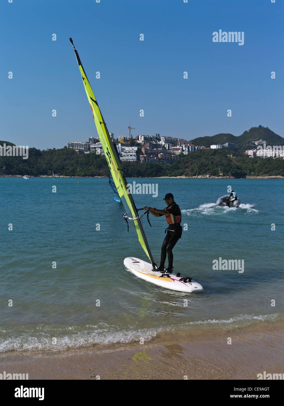 Dh St Stephens Strand STANLEY HONG KONG Windsurfer Stanley Bay chinesische Surfen windsurf Segelboot Surfer Stockfoto