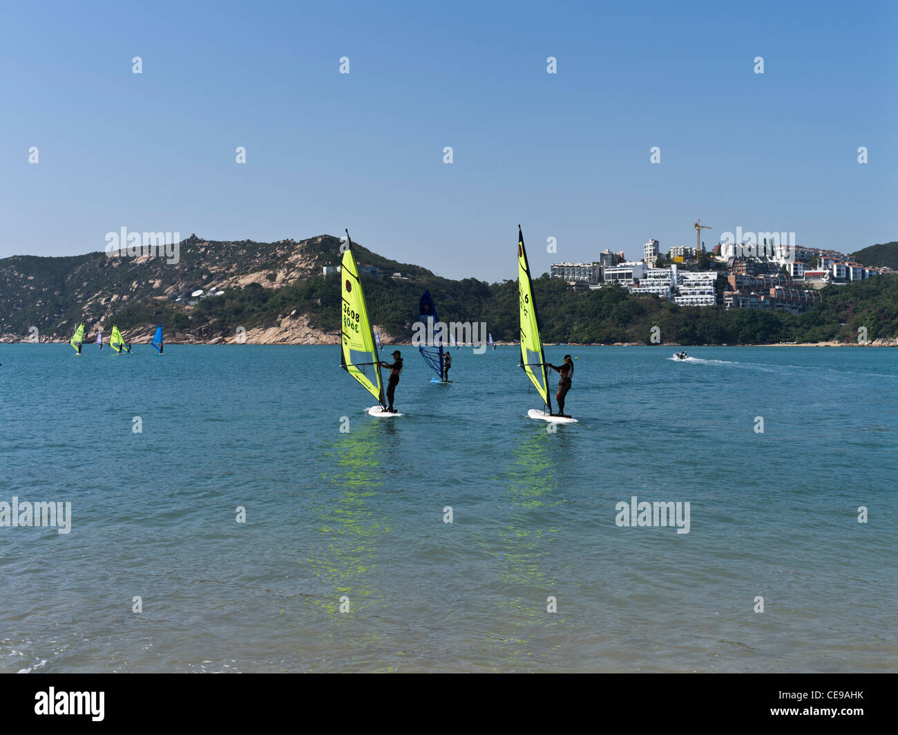 Dh Stanley Bay STANLEY HONG KONG Windsurfer St Stephens Strand sailboarders China surfer Winter surfen Stockfoto Dh Stanley Bay STANLEY HONG KONG Windsurfer St Stephens Strand sailboarders China surfer Winter surfen Stockfoto