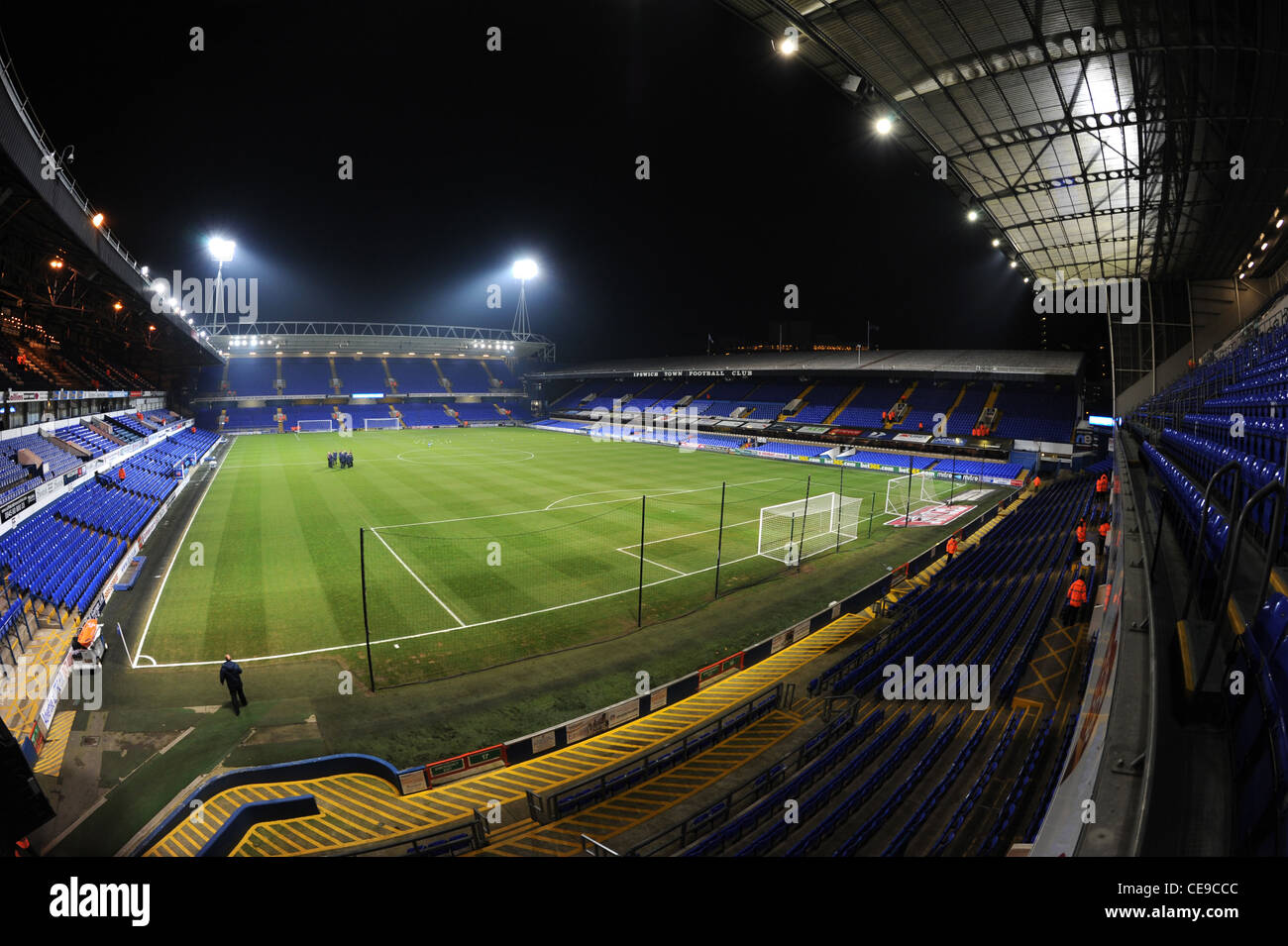 Innenansicht der Portman Road Stadium in der Nacht unter Flutlicht, Heimat von Ipswich Town Football Club Stockfoto