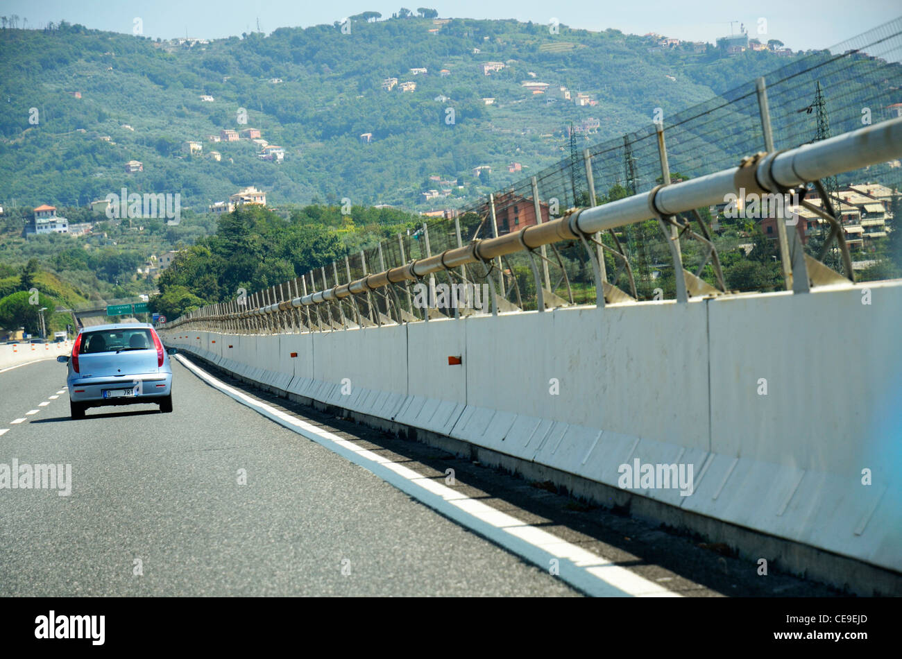Autos auf der Autobahn, Italien Stockfoto