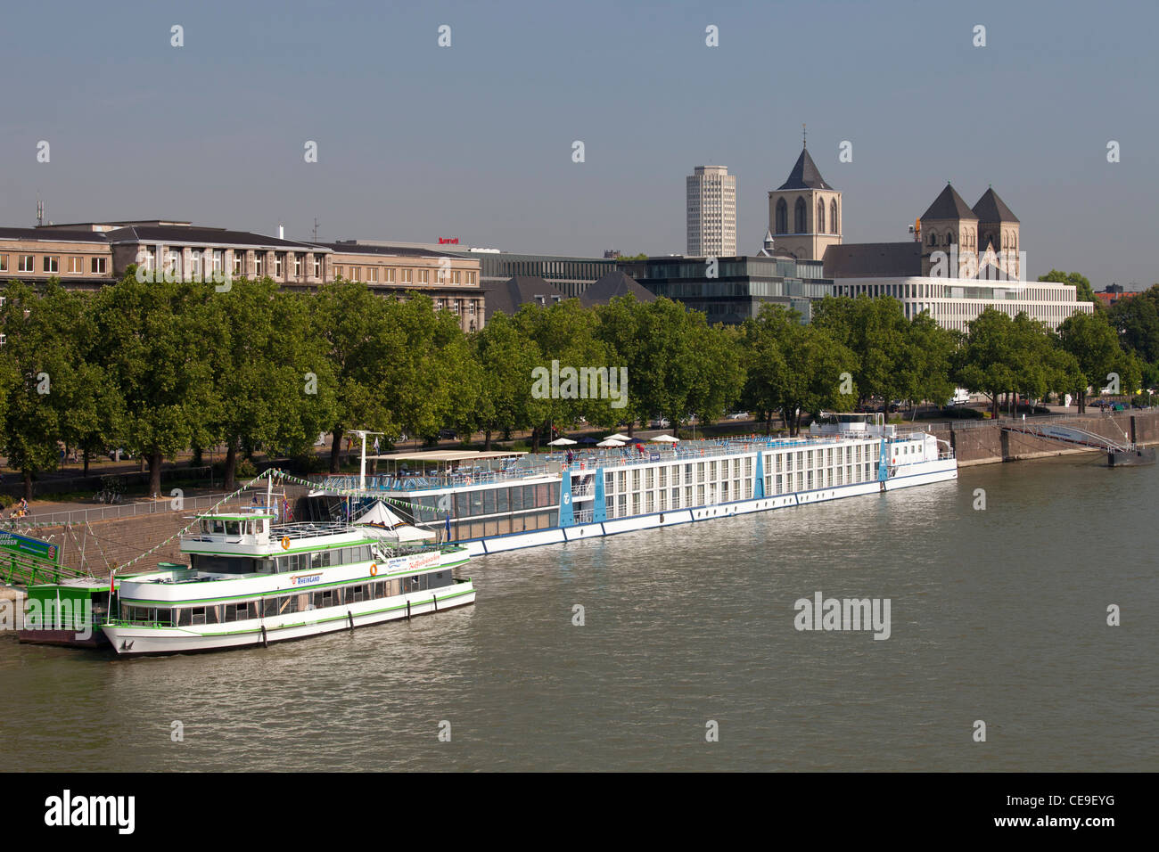 Bank des Flusses Rhein, Köln, Rheinland, Nordrhein-Westfalen, Deutschland, Europa Stockfoto