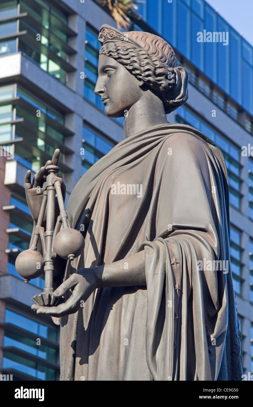 City of London Holborn Viaduct der Figur der Wissenschaft Januar 2012 Stockfoto