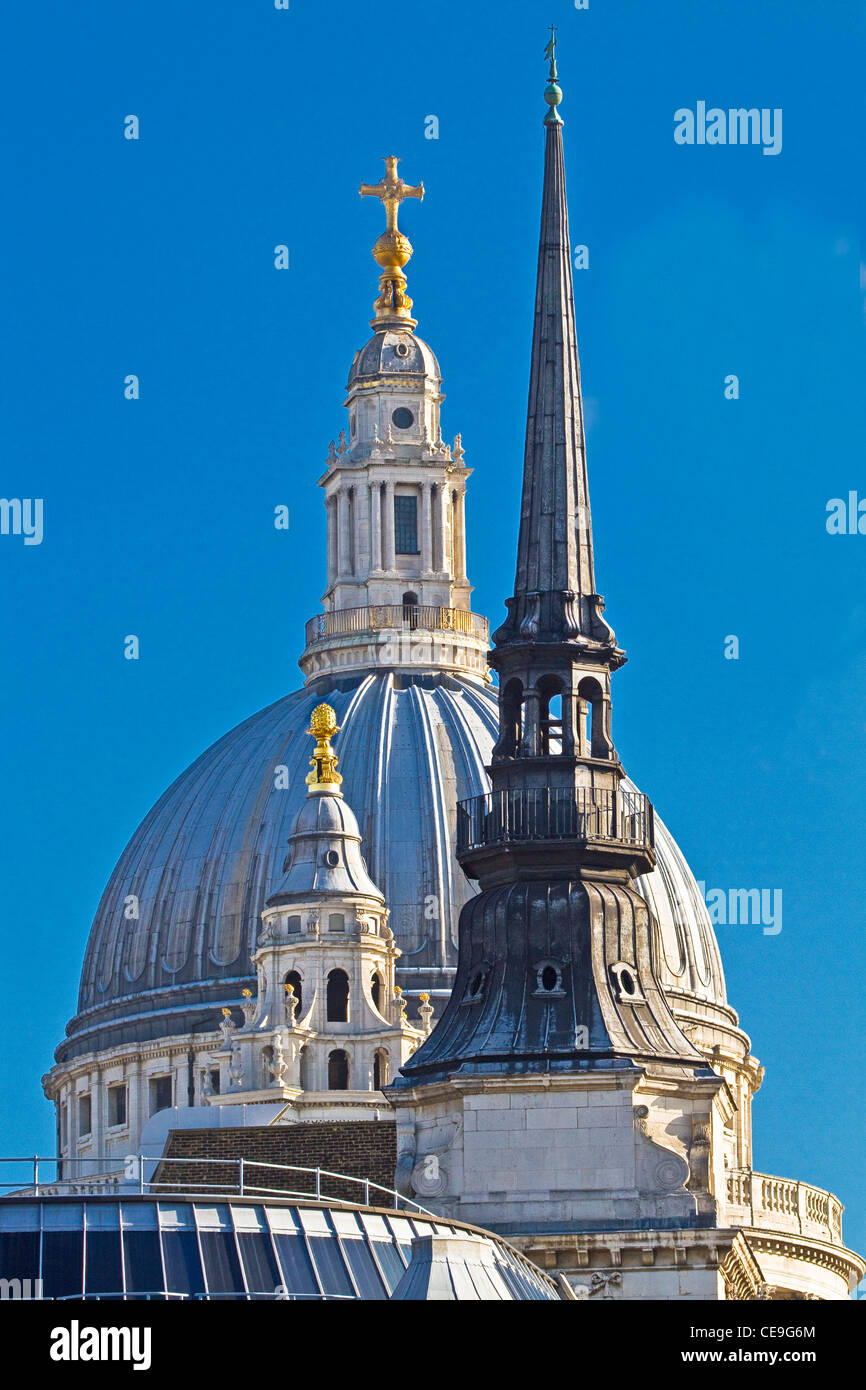 Stadt von London ein Blick von der Fleet Street nachschlagen Ludgate Hill Januar 2012 Stockfoto