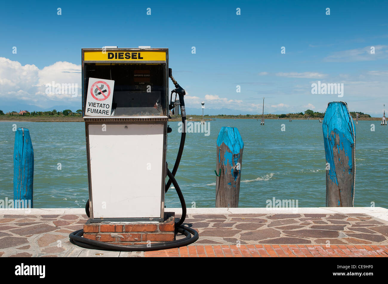 Tankstelle in der Lagune von Venedig Stockfoto