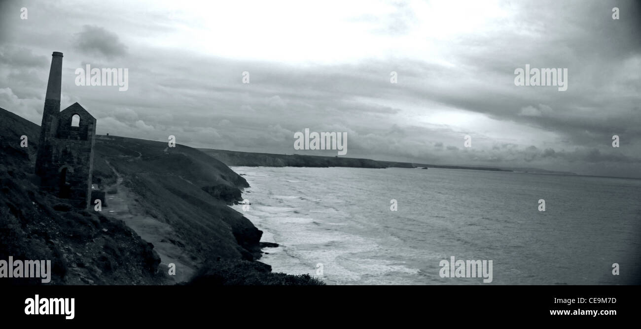 Cornish Zinnmine auf Sea Cliff Stockfoto