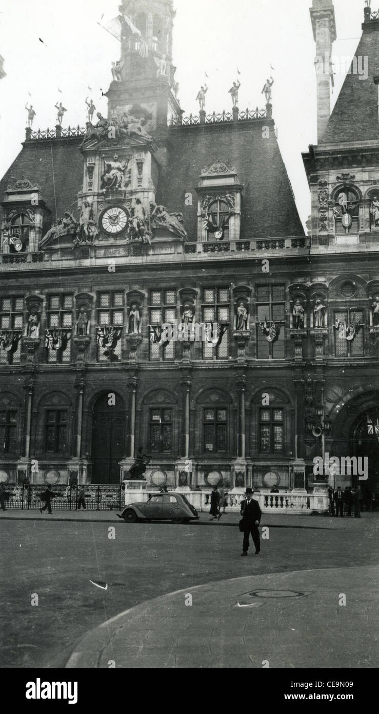 Straßenszene in der Nähe von Hôtel de Ville, Paris in Frankreich nach amerikanischen Befreiung während des zweiten Weltkriegs Stockfoto
